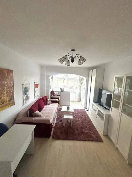 Apartament cu 3 camere decomandat în Obor