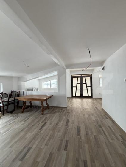 Casă individuală cu 7 camere cu Teren 432 Mp în Podari