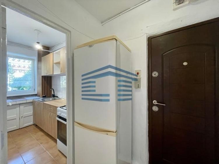 Apartament cu 2 camere semidecomandat, mobilat în Florilor
