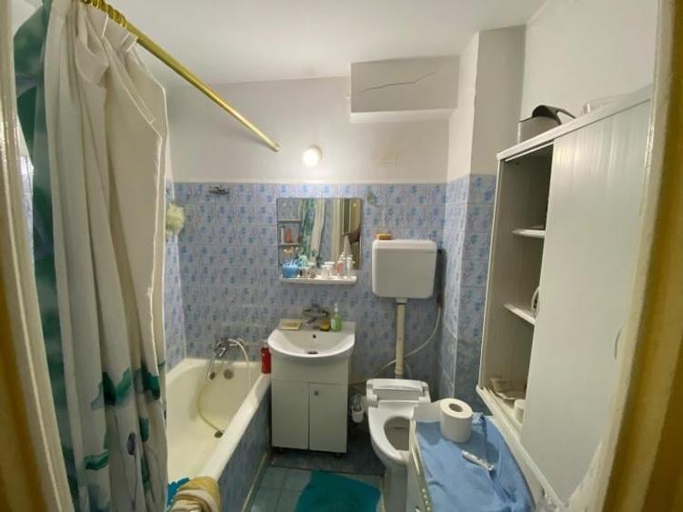 Apartament cu 3 camere semidecomandat în Vatra Luminoasă