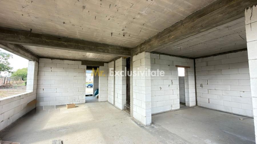 Casă individuală cu 5 camere cu Canalizare în Nord-Vest