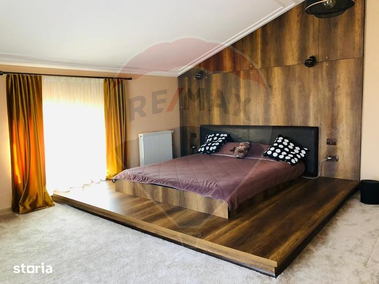 Casă cu 6 camere cu Teren 600 Mp în Brănești