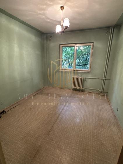 Apartament cu 3 camere decomandat în Rahova