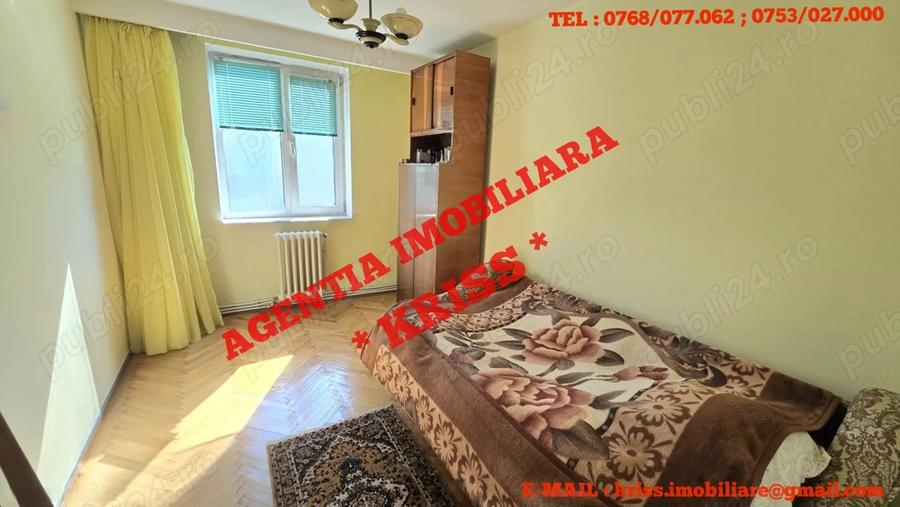 Apartament cu 4 camere decomandat în Teilor