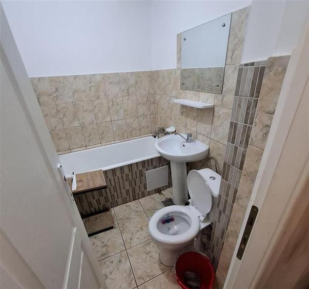 Apartament cu 2 camere semidecomandat, mobilat în Baza 3