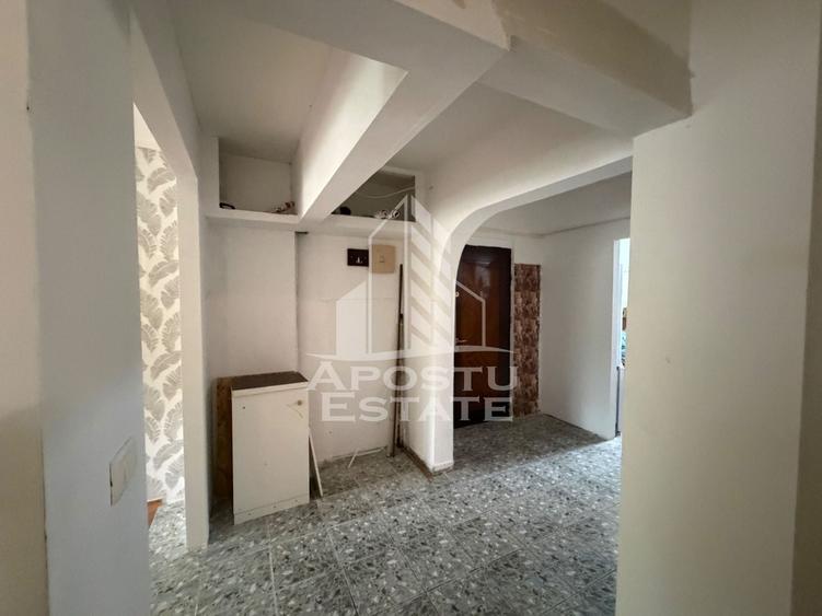 Apartament cu 3 camere decomandat în Lipovei
