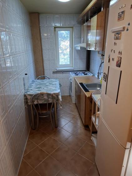 Apartament cu 3 camere semidecomandat în Crâng