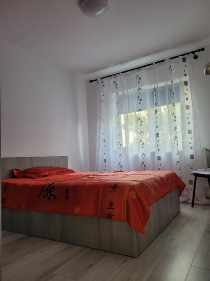 Apartament cu 3 camere decomandat în CET