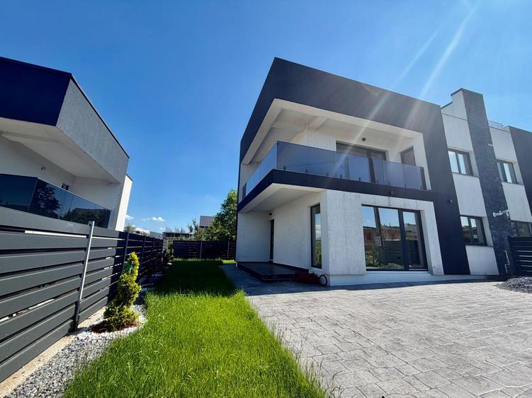 Duplex cu 4 camere cu Canalizare în Popas Păcurari