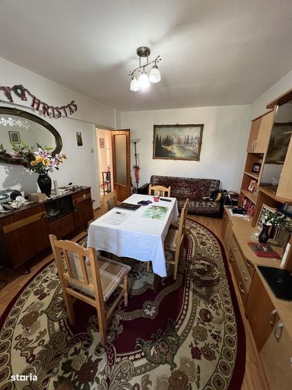 Apartament cu 3 camere decomandat în Trivale