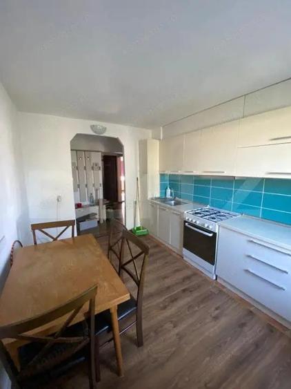 Apartament cu 3 camere decomandat, mobilat în Central