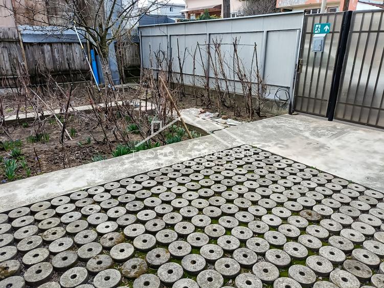 Casă individuală cu 6 camere cu Canalizare în Crângași