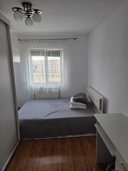 Apartament cu 3 camere semidecomandat în Micro 9