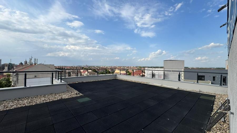 Apartament cu 3 camere, mobilat în Complex Studențesc