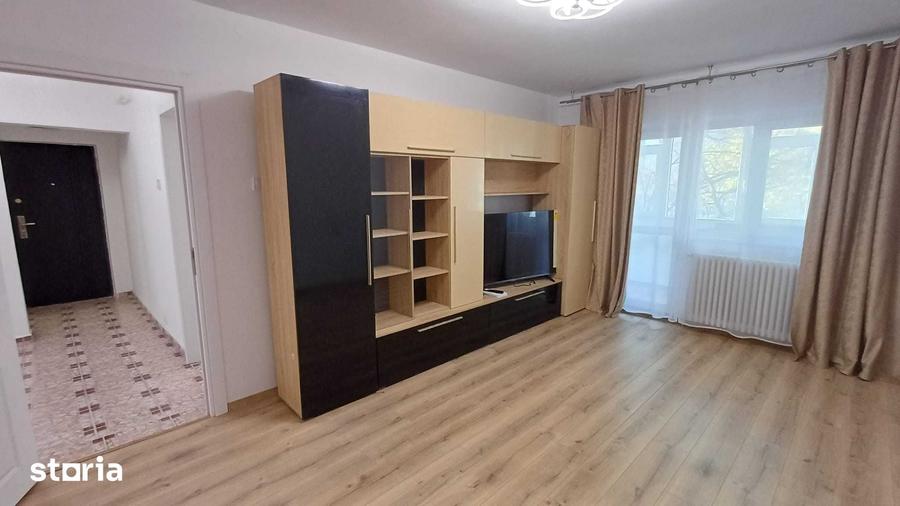 Apartament cu 3 camere decomandat în Târgu Cucu