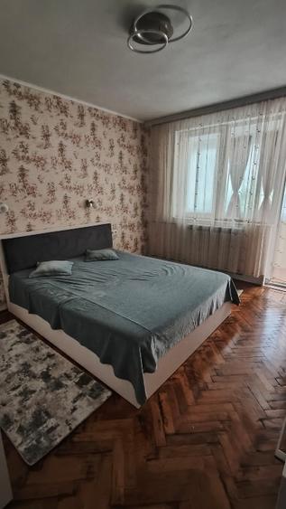 Apartament cu 3 camere decomandat, mobilat în Central
