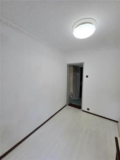 Apartament cu 3 camere semidecomandat în Groapa