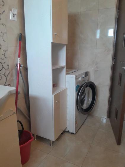 Apartament cu 3 camere semidecomandat în Florești