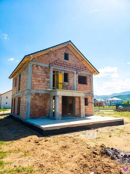 Casă individuală cu 4 camere cu Canalizare în Exterior Sud