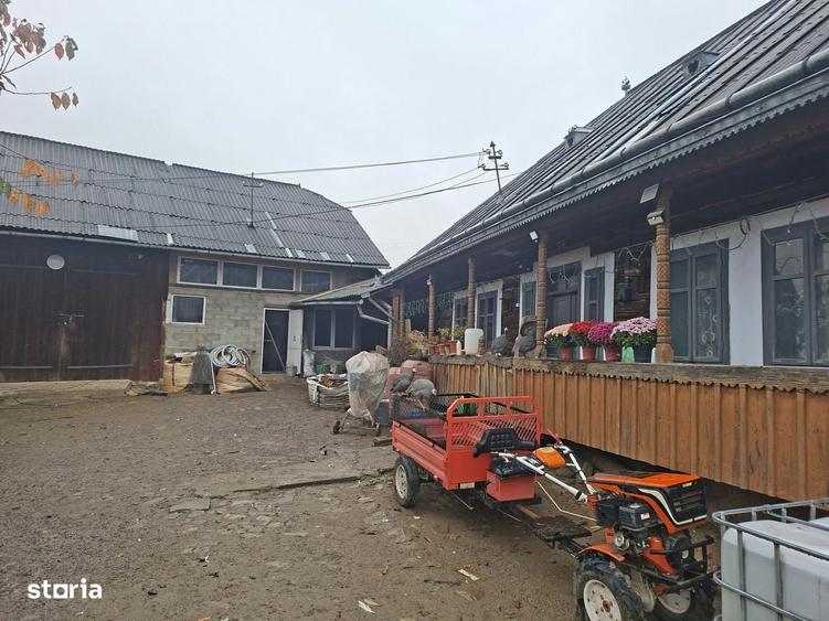 Casă cu 4 camere în Cacica