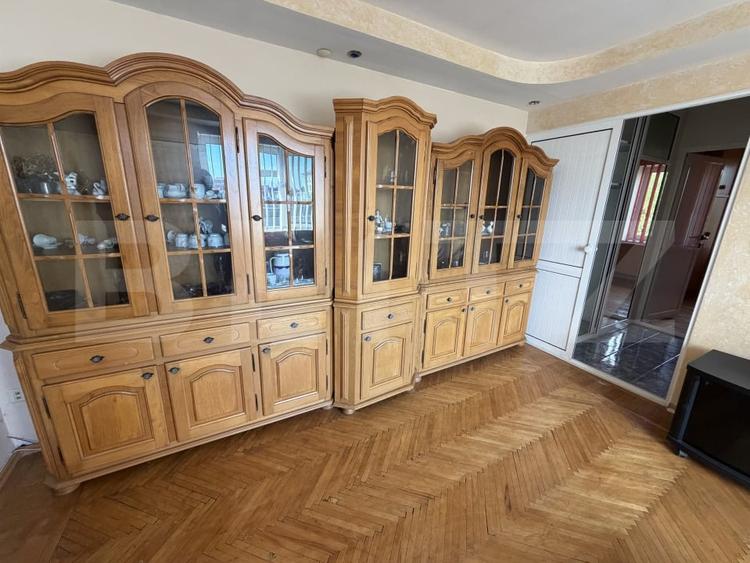 Apartament cu 2 camere semidecomandat, mobilat în Debarcader
