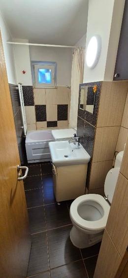 Apartament cu 3 camere semidecomandat, mobilat în Complex Studențesc