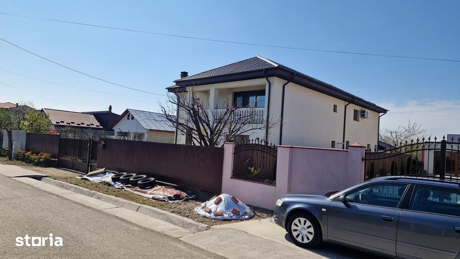 Casă cu 7 camere cu Teren 960 Mp în Câmpineanca