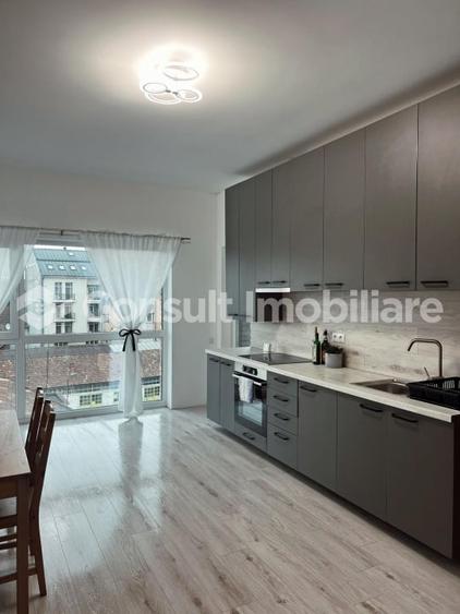 Apartament cu 3 camere semidecomandat în Central