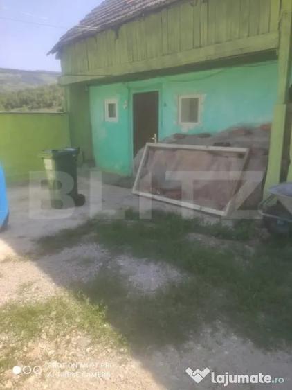 Casă cu 3 camere cu Teren 3500 Mp în Lechința