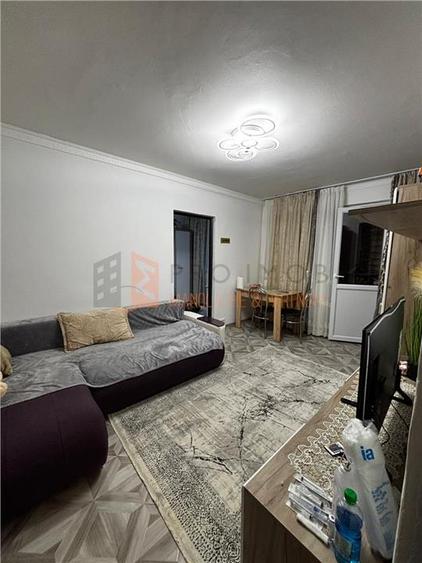 Apartament cu 2 camere semidecomandat în Micro 14