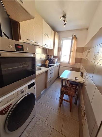 Apartament cu 2 camere semidecomandat, mobilat în Florilor