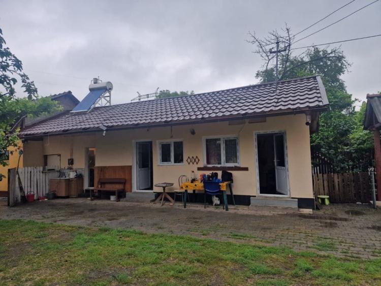 Casă cu 3 camere cu Teren 2100 Mp în Lunca