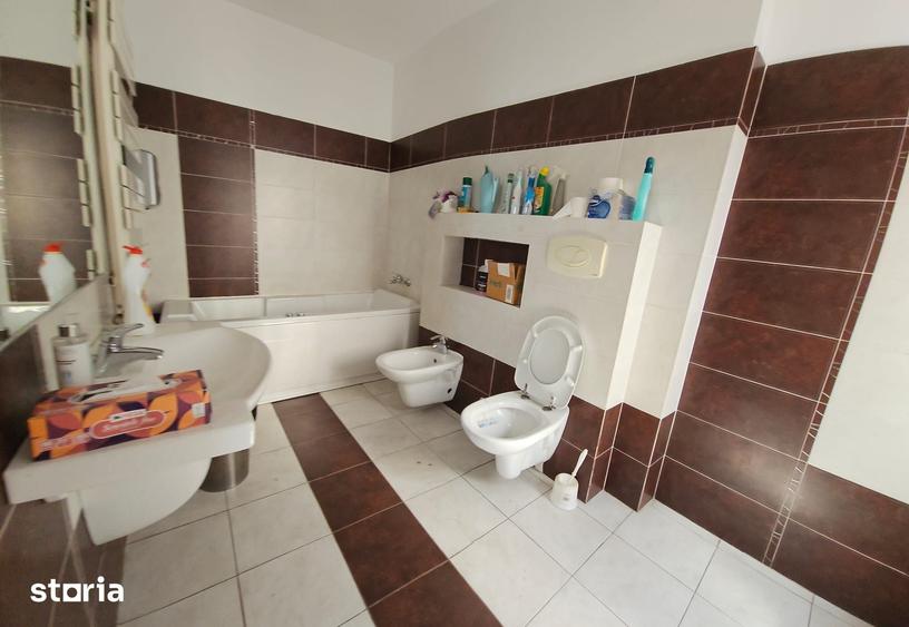 Apartament cu 5 camere în Dorobanți