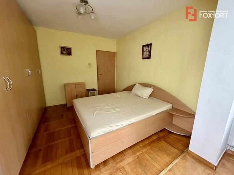 Apartament cu 3 camere decomandat, mobilat în Aradului