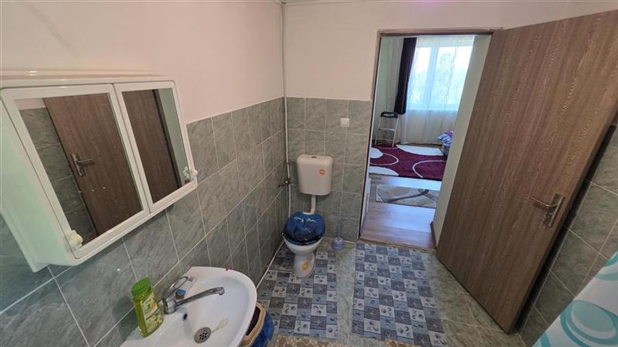 Casă individuală cu 9 camere cu Teren 4400 Mp în Petrilova