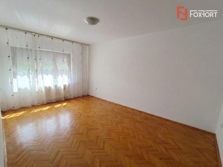 Apartament cu 3 camere decomandat, mobilat în Soarelui