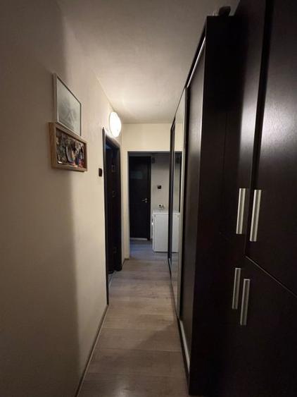 Apartament cu 3 camere semidecomandat, mobilat în Craiovița Nouă