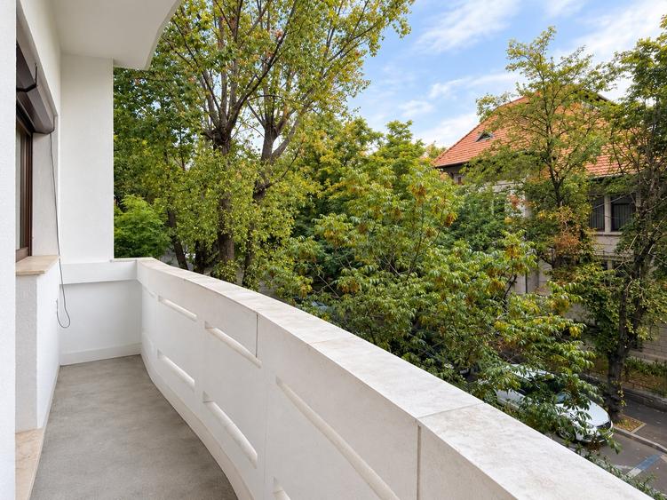Apartament cu 3 camere decomandat, mobilat în Capitale