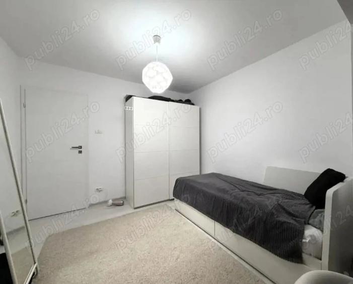 Apartament cu 4 camere decomandat în Lipovei
