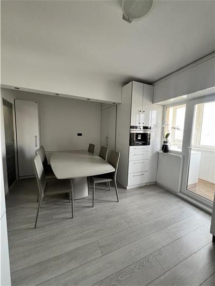 Apartament cu 4 camere decomandat, mobilat în Răcădău