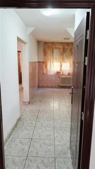 Apartament cu 3 camere decomandat în Nufărul