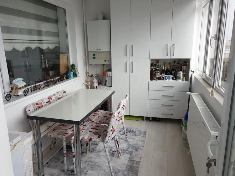Apartament cu 2 camere decomandat în Crâng