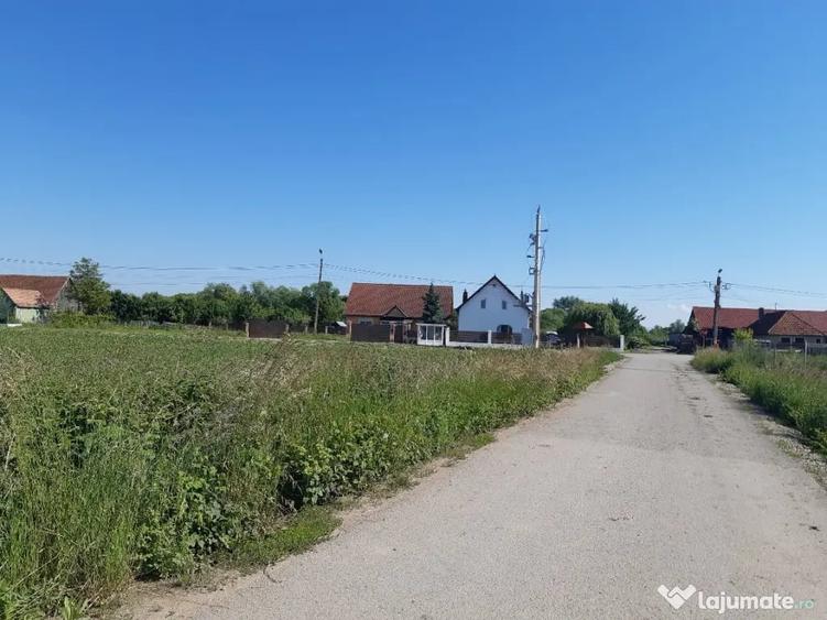 Teren de 2325 mp, în Hărman