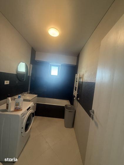 Apartament cu 3 camere semidecomandat în Pieptănari