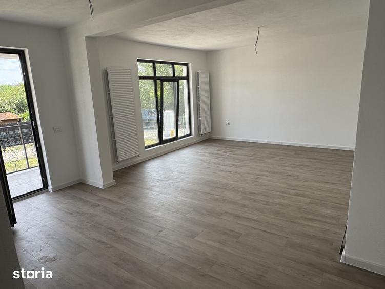 Casă cu 3 camere cu Teren 500 Mp în Mihăești