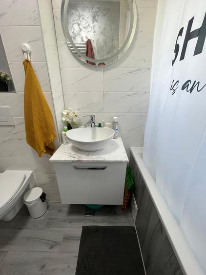 Apartament cu 3 camere decomandat în Sânpetru