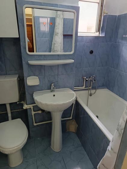 Apartament cu 2 camere semidecomandat în Fetești-Gară