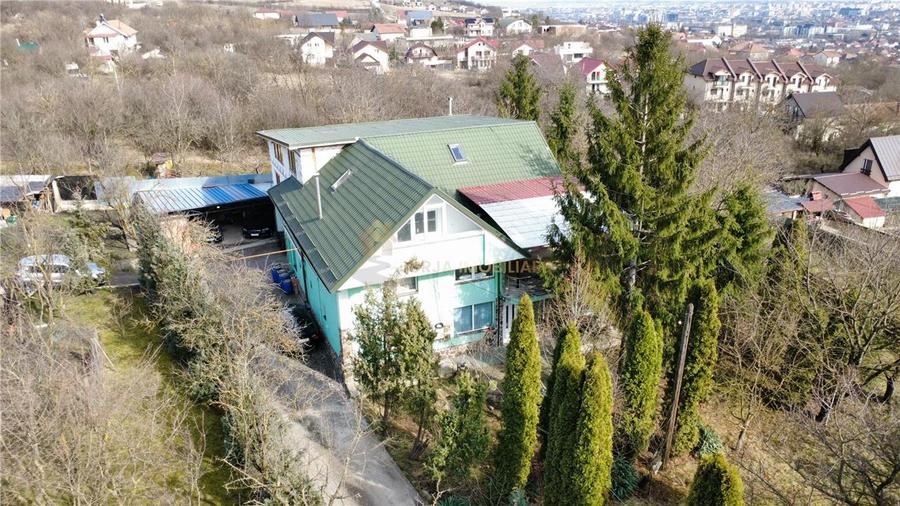 Casă individuală cu 16 camere cu Canalizare în Dâmbul Rotund