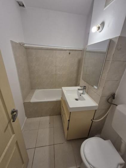Apartament cu 2 camere semidecomandat în Gorjului