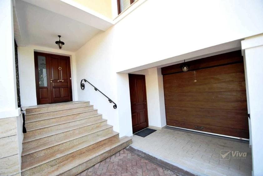 Casă individuală cu 7 camere cu Canalizare în Bucium